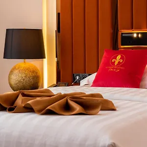 Hotel Fleur De Lys Point E